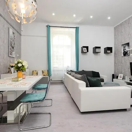 Roses Square Apartman Appartement Boedapest